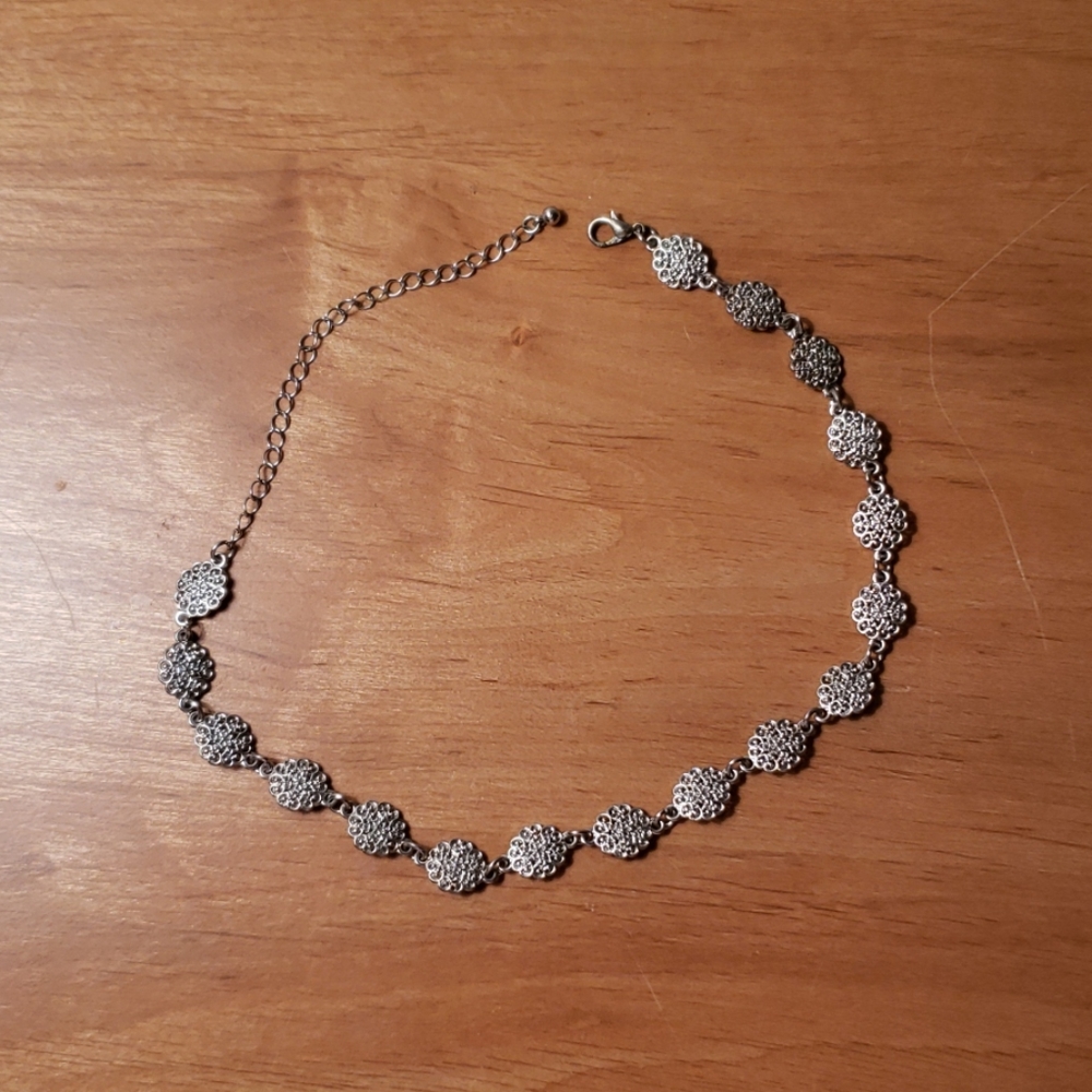 Silver choker